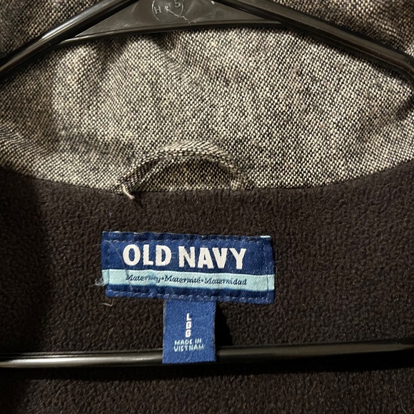 Maternity Puffer Vest - Picture 3 of 5